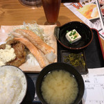 九州 熱中屋 - チキン南蛮&ハラス定食 780円 ごはんと味噌汁はセルフで食べ放題 烏龍茶、コーヒーなどもフリーです。