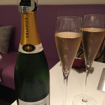 アルシミスト - ペアリングワイン、1杯目はシャンパンで乾杯。