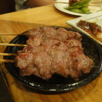 平成大衆酒場　やきとん　じゃんじゃん - 「かしら」は塩。