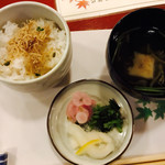 高雄 錦水亭 - 夕食のご飯と汁物。