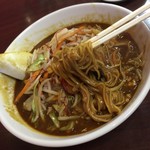 中華大新 - カレースープが麺に絡む絡む