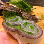 栄寿司小吉 - サヨリの握りとサヨリの皮