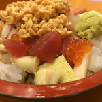 栄寿司小吉 - 常連さんのお子様が食べていた海鮮丼！？