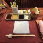 串かつ あーぼん - テーブルのセッティング