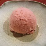 串かつ あーぼん - ストロベリーアイスクリーム