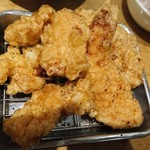 骨付鳥、からあげ、ハイボール がブリチキン。 - ①からあげを選ぼう(ささみ＆鶏トロ)２人分盛り