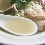 麺屋 心羽 - 貝と塩ダレがビシッと効いたスープ