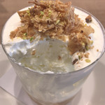 マノ カフェ - 桃のパフェ