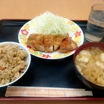 Kaisen Shokudou Okudosan - かやくご飯 小 150円
                        味噌汁 80円
                        チキン 380円