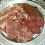 ホルモン焼肉 はし臓 - ホルモン盛り合せ