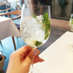 レミニセンス - ノンアルコールカクテルはモヒートっぽいビジュアル。
      エルダーフラワーをベースにミントとライムが入った爽やかなお味。美味しい♡