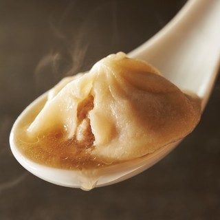 薄皮の小籠包当店の看板メニューです