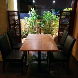 半個室ゆったりテーブル席（８名様～個室として承ります。）