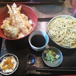 十割そば ひまわりの種 - ランチセットの「えび天丼」のセット。お蕎麦は韃靼そばにしていただきました。