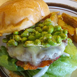 BELLOWS BURGER - 枝豆のフリットとモッツァレラチーズのハンバーガー1380円税込