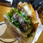 BELLOWS BURGER - 枝豆のフリットとモッツァレラチーズのハンバーガー1380円税込