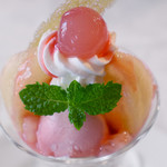 資生堂パーラー - 和歌山県酒井農園産あらかわの桃パフェ