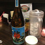 呼び戻しとんこつ 光四郎 - 天草の焼酎、池の露をロックでいただきました。