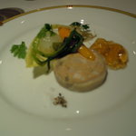 レ セゾン - 11.2　ブレス産プーラルドクーファルシにコリアンダー風味の野菜とジュレ・ナチュレルを添えて