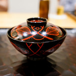 豪龍久保 - 朱色が映える器