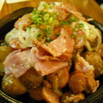 ビヤホールライオン - ポテトとソーセージのガーリック炒め