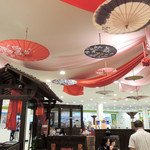 HAKKA TREE - 天井カラフルで楽しいですネ！