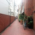 熊の焼鳥106 - 正にレンガ通り