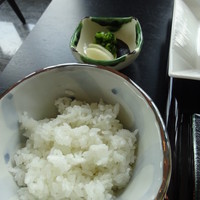 なだ万 シャングリ・ラ ホテル 東京店 - ご飯と香の物