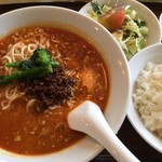 珍華 - 担々麺セット864円