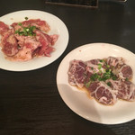 新宿食肉センター 極 - 「朝締めあみればー」600円と「はらみ」650円