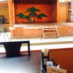 Yamatoya Honten - 能舞台前の席