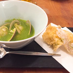 エスパイ クック コウベ - 天然ひらめの天ぷら＆ハマグリとスナップえんどうのスープ