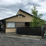 アンナ ペレンナ - 右手が駐車場