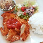 チキンカツプレート　950円