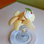 フルーツショップセリーヌ - 白桃パフェ☆