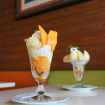 フルーツショップセリーヌ - 国産マンゴーパフェ＆白桃パフェ☆