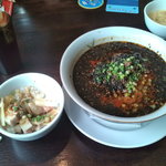 海風龍號 - 黒ゴマ坦々麺とトンポーローご飯
