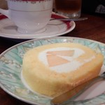 夢や - メロンの入ったロールケーキ