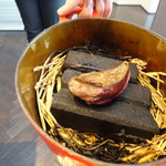 ル・ミュゼ - 炭焼きした赤平産ハトは瞬間スモークした後