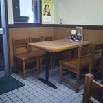 鶴亀 - テーブル席(2017年3月31日撮影)