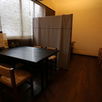 居酒屋 たーさんち - 奥部屋 4人掛けテーブル 2卓　※5名～10名様で個室としてご利用いただけます。