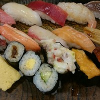 東鮨 新店 - 14貫握り。