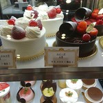 ラ・パティスリー・ベルジュ - ホールケーキ 今の季節はさくらんぼだね