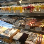 ラ・パティスリー・ベルジュ - 入ってすぐのショーケースはすっかりゼリーになってたよ