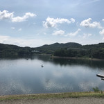 パイナップル - ボートでバスを釣り人❗️