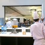 Malaysia Airlines, Golden Lounge - かなり頻繁に補充してました