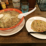 熊本黒とんこつ 白鳳 - 料理写真:濃厚とんこつ黒、半チャーハンセット