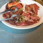 栄楽亭 - デラックス定食のお肉。牛カルビ、牛ロース、タン。
