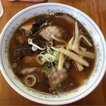 ラーメン専門店 まるたや - キャーーー！！！チャーシューメン！！！

あ！？前は豚しゃぶみたいな薄い肉の味付けぽいチャーシューだったような気がするが変わってるぞ！

って俺の記憶違いかもしれんが・・・
兎に角美味そうだ。

