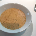 AMOUR - 注がれた後のオマールエビのビスク。また飲みたくなってしまう。